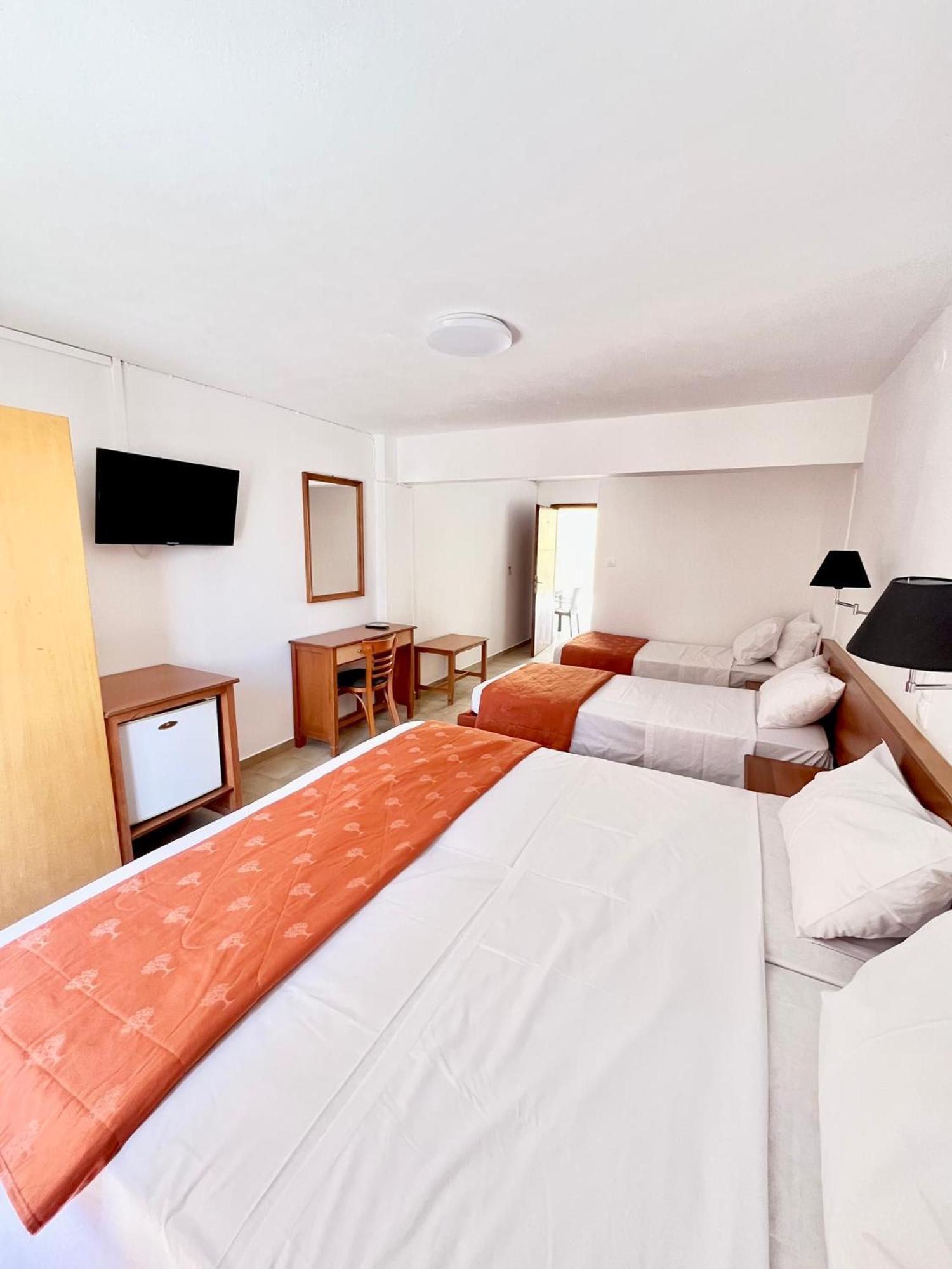 Oelia Rooms & Apartments Agia Marina  Exterior foto